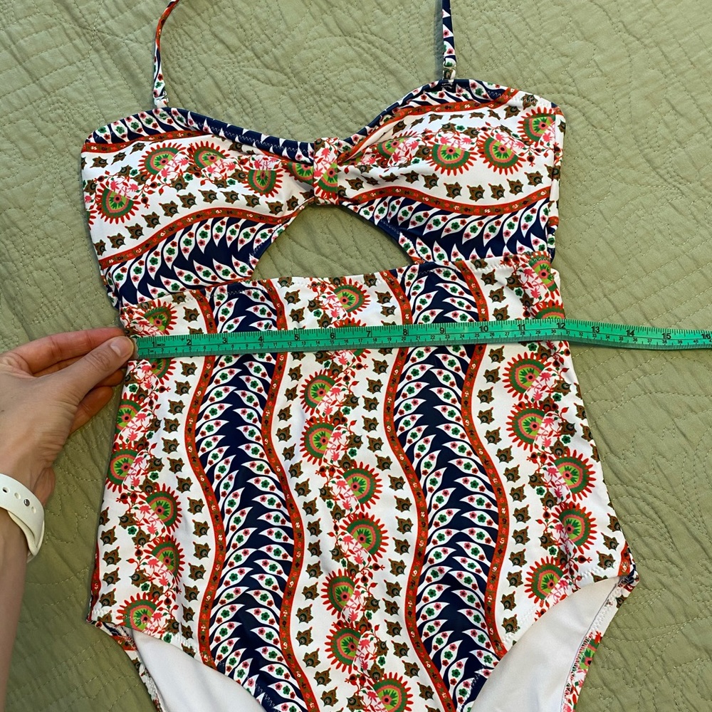 NWT Cupshe one piece halter cutout swimsuit - Picture 3 of 8